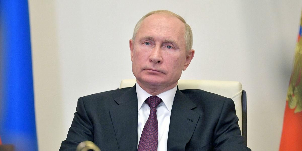 Putin firma la ley que le permite optar a dos mandatos más en Rusia