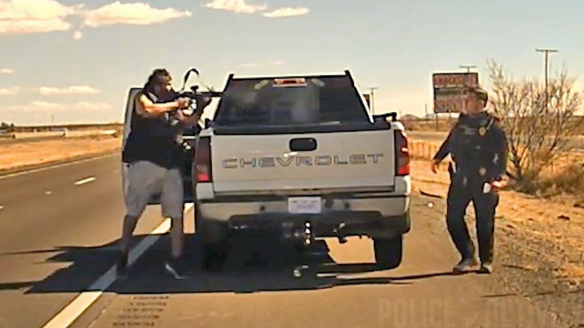 (Video) El aterrador momento en que un hispano asesina a un policía durante retén en EE.UU