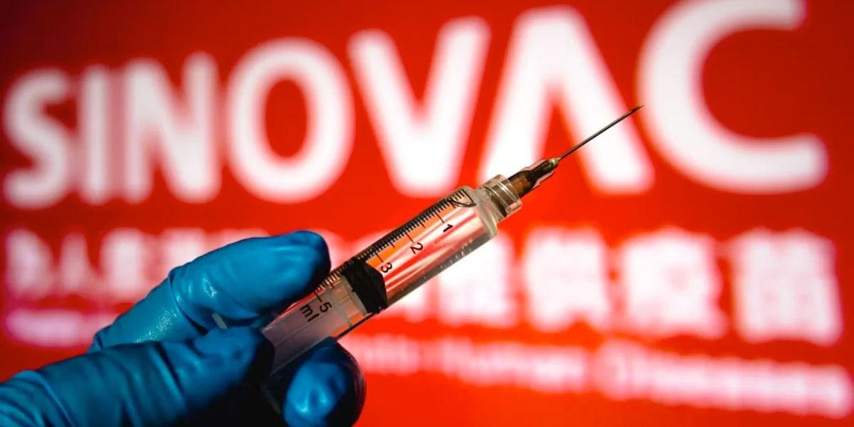 Gobierno y especialistas defienden eficacia de la vacuna de Sinovac contra el COVID-19