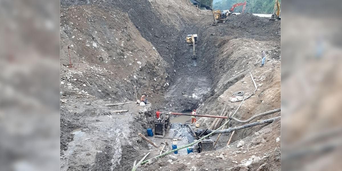 Rescatan cinco cuerpos de los 11 mineros atrapados en mina de oro en Caldas