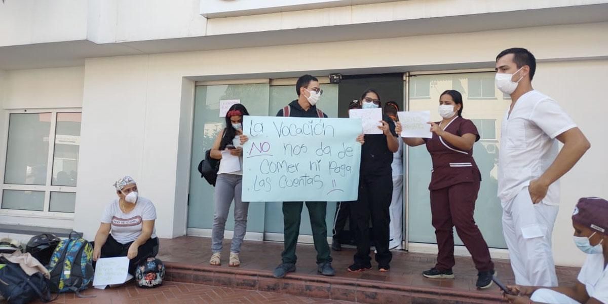 Personal de hospital en Cali protesta por falta de pago