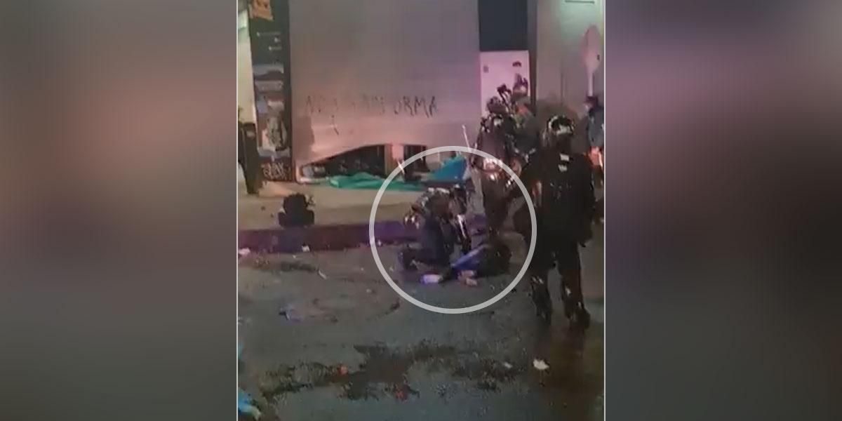 Policía aclara qué pasó con el joven que se ve herido en el piso y rodeado por el Esmad