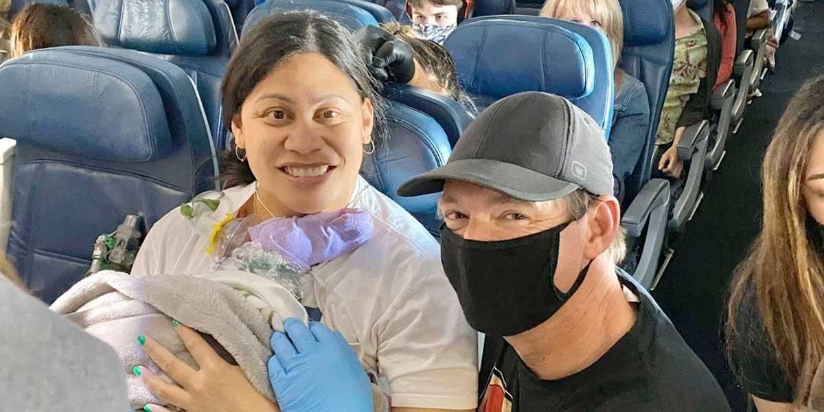 Mujer que no sabía que estaba embarazada, dio a luz en un vuelo a Hawái