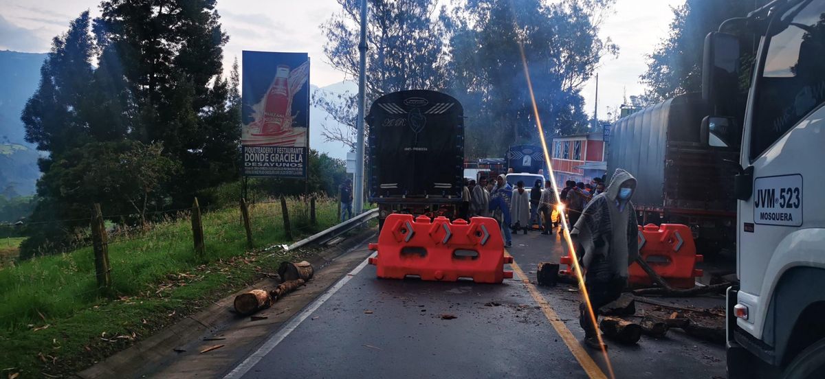 Se reportan más de 30 bloqueos en las vías de Cundinamarca