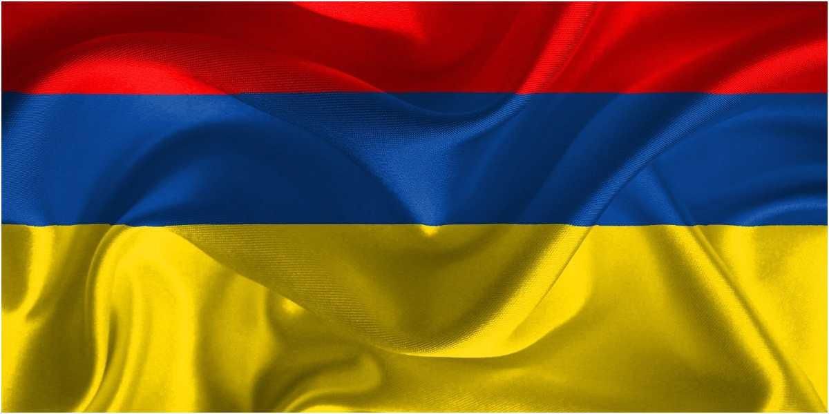 bandera de colombia al reves llamado de auxilio protesta