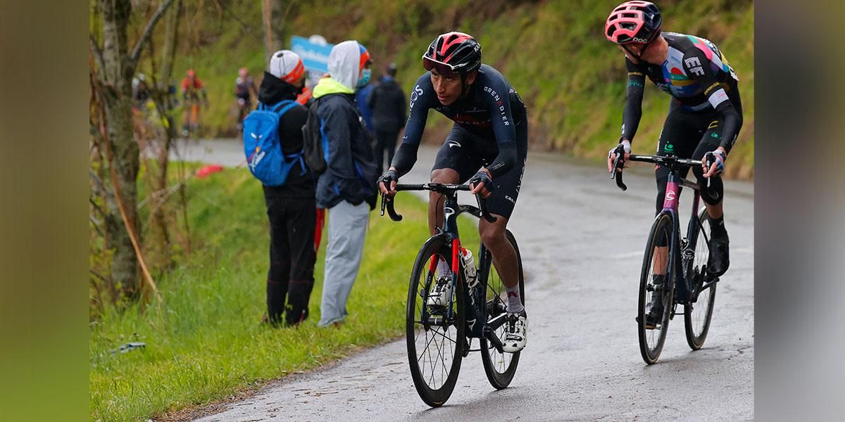 Egan Bernal saca credenciales en la primera llegada en alto del Giro de Italia