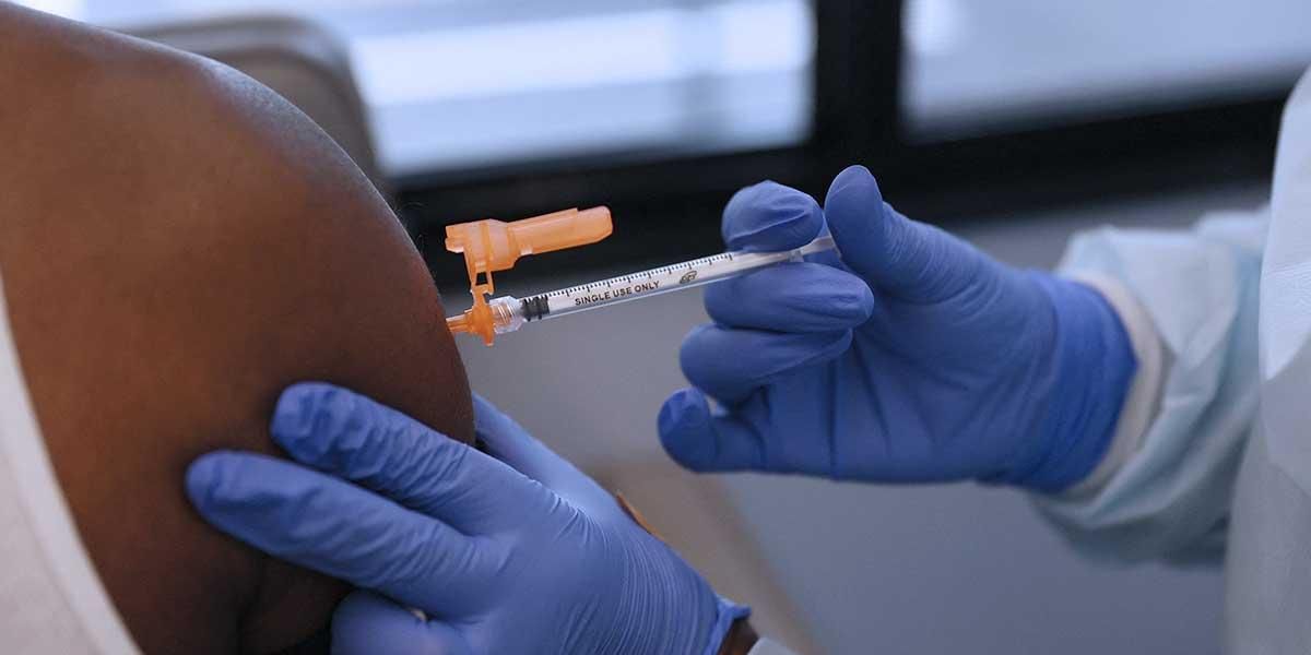 La mitad de la población de EE. UU. está completamente vacunada contra el COVID-19