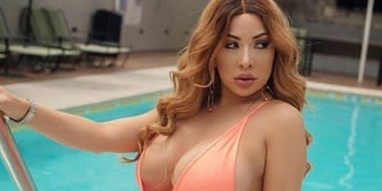 Stephanie Palomares modelo OnlyFans aumentó tamaño nalgas - Canal 1