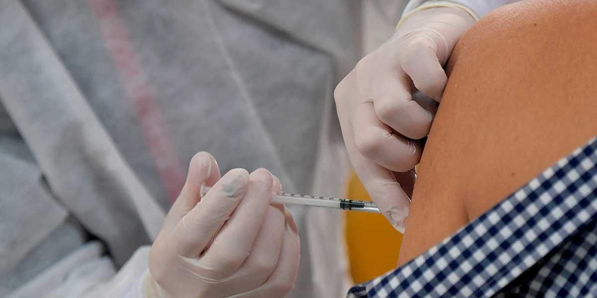 Este miércoles inicia la vacunación masiva a docentes en el país
