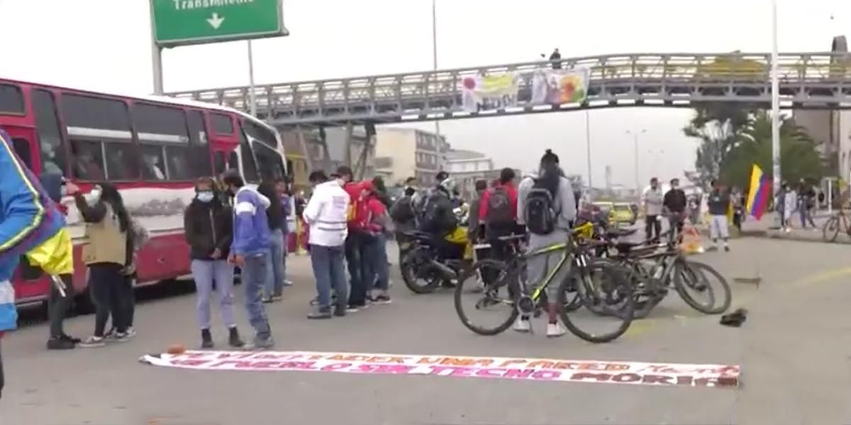 Con bloqueos y plantones avanza la jornada 43 del paro nacional en Bogotá