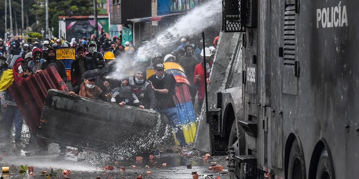 Violenta jornada de protesta en Bogotá deja 68 heridos