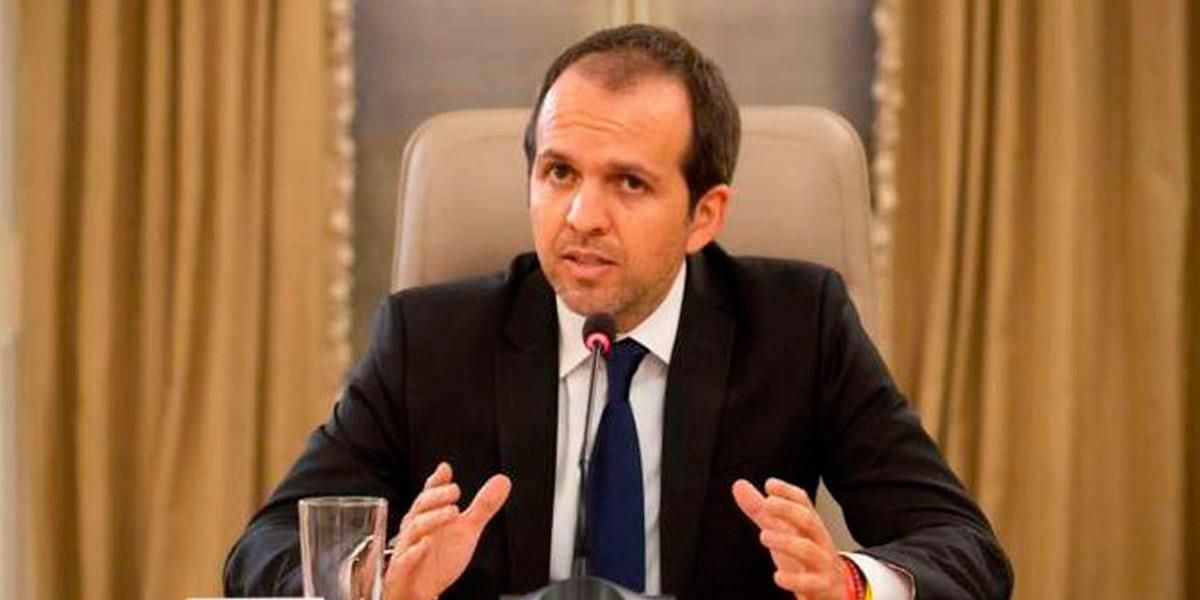 Ernesto Lucena renuncia al Ministerio del Deporte