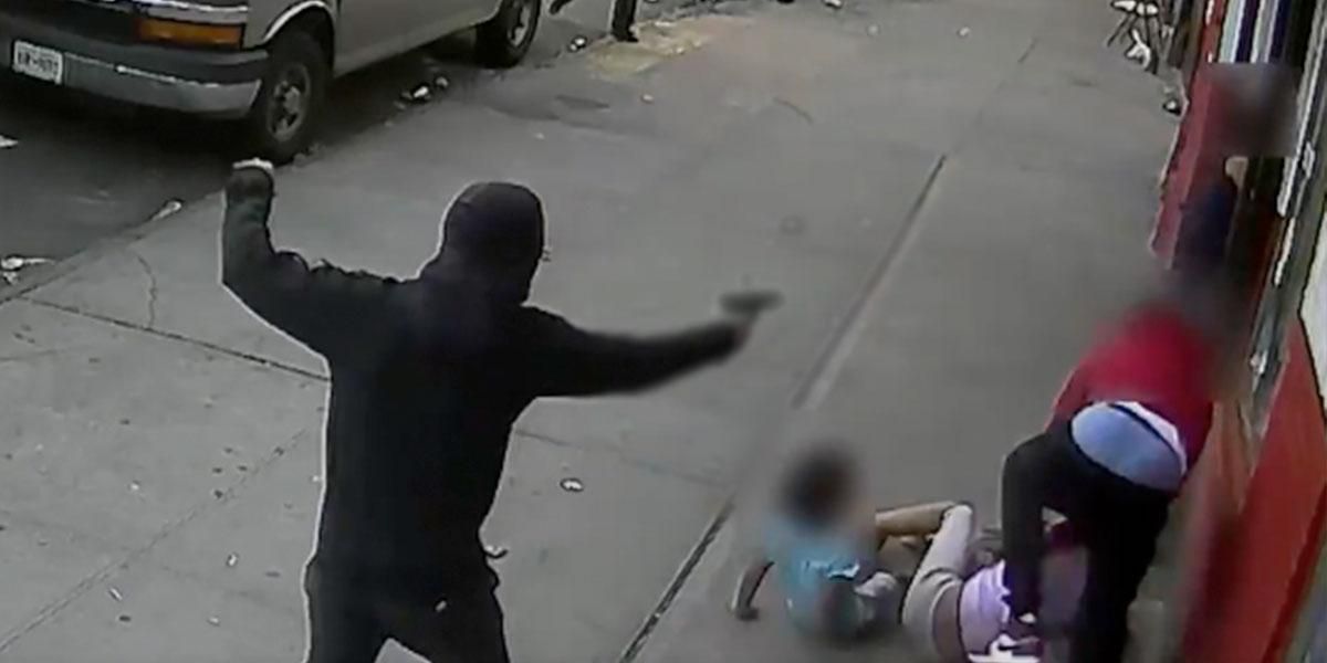(Video) Indignación en Nueva York por intento de asesinato frente a dos menores