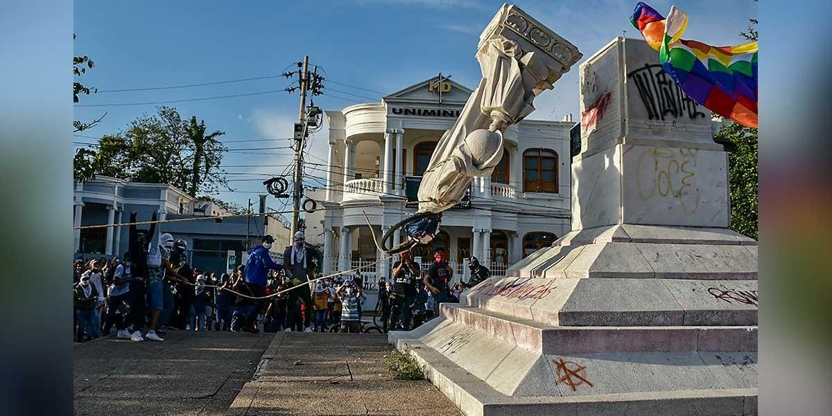 Tumbaron estatua de Cristóbal Colón en Barranquilla