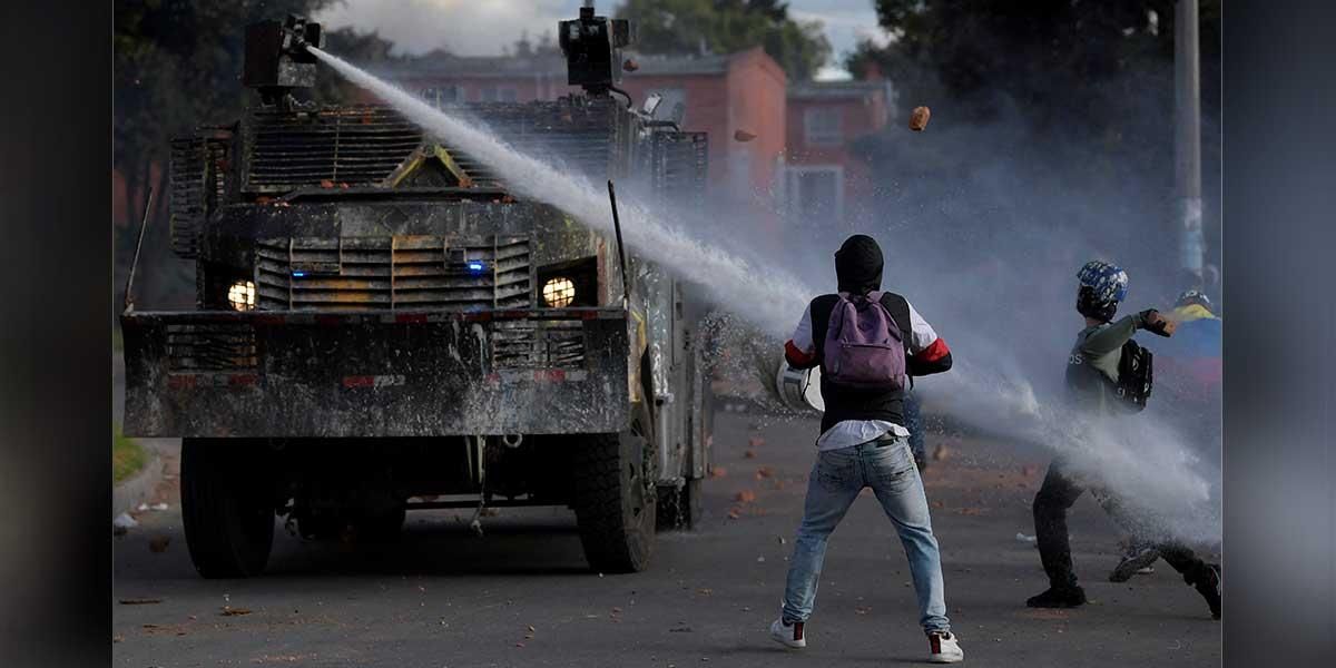 Distrito rechaza agresiones a ciudadanos y periodistas en medio de enfrentamientos con el Esmad