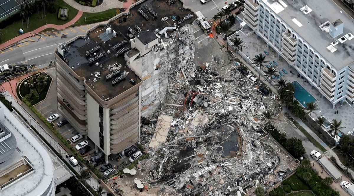 Sube a 24 los muertos tras el colapso del edificio en Miami y, demolerán lo que quedó del inmueble