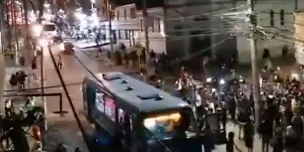 Disturbios y bloqueos en varios puntos de Bogotá