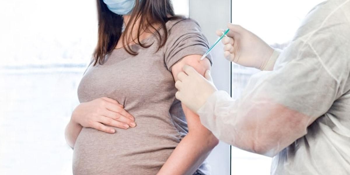 Incluyen a las embarazadas en la lista de prioridad para vacunación COVID-19