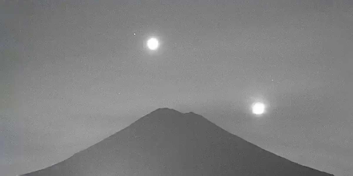 (Video) La Luna, Venus y Marte ‘caen’ sobre el volcán Popocatépetl de México