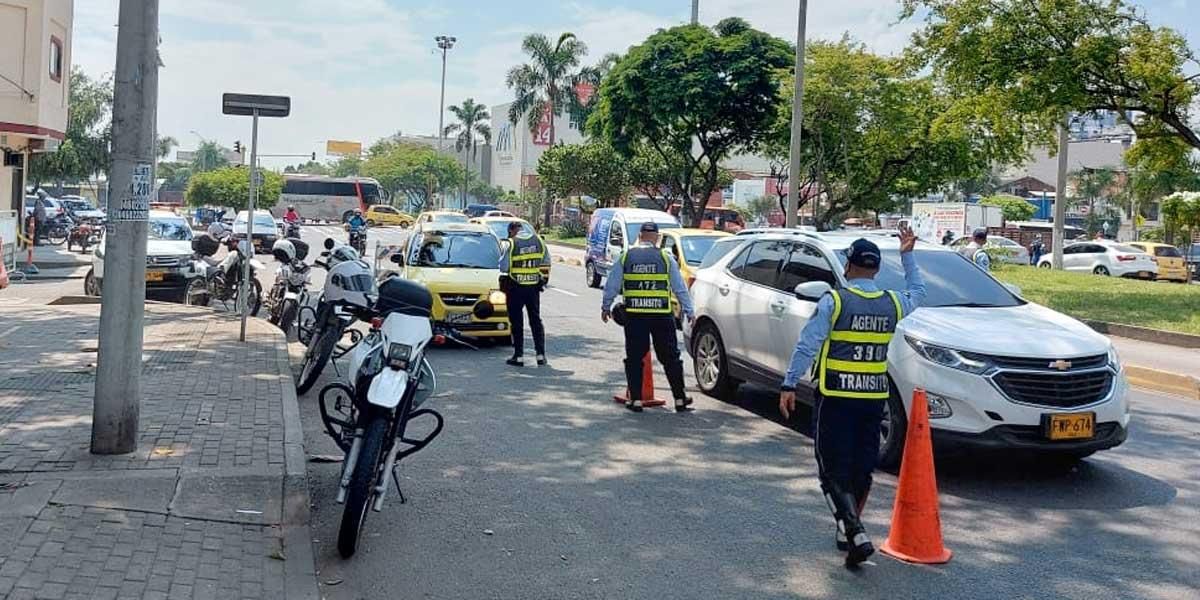 Movilidad rechaza agresión de conductor a agentes de Tránsito en Bogotá