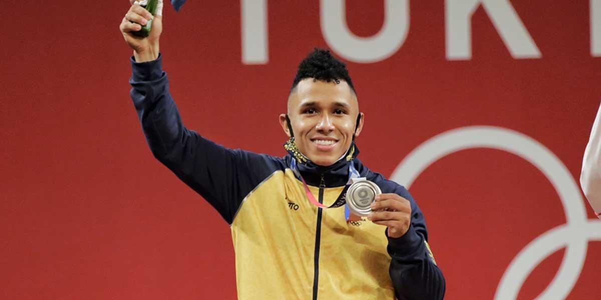 ¡Felicitaciones! Luis Fernando Mosquera gana medalla de Plata en levantamiento de pesas