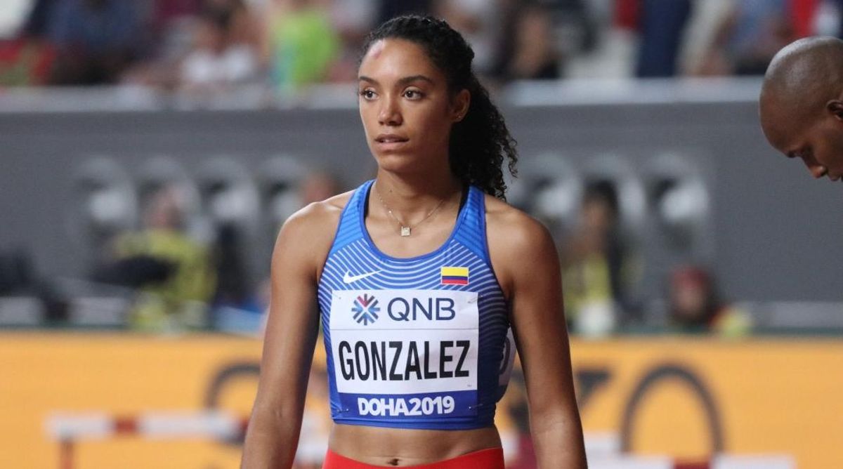 Melissa González a semifinales de 400 metros vallas con récord