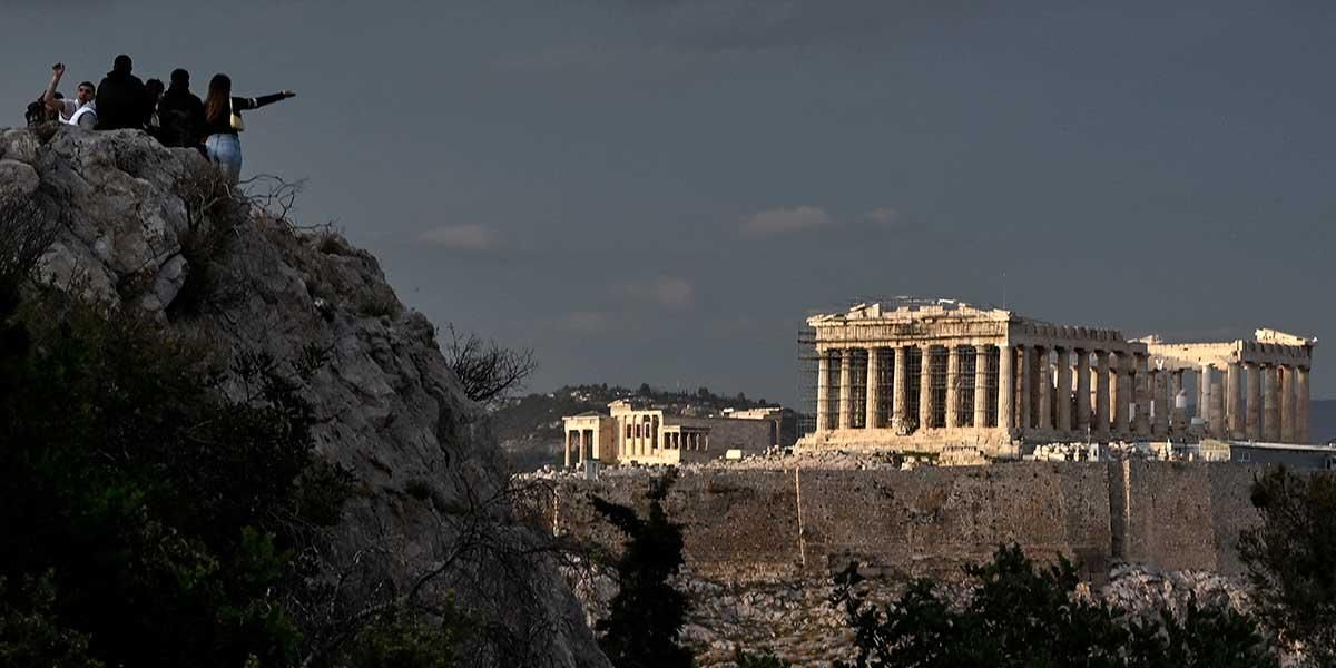 La Acrópolis de Atenas: cerrada a turistas por la “peor ola de calor”