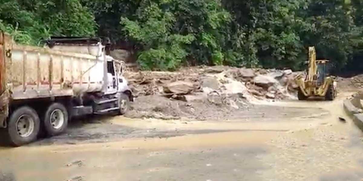 Cerrada vía Medellín – región Caribe por deslizamiento de tierra
