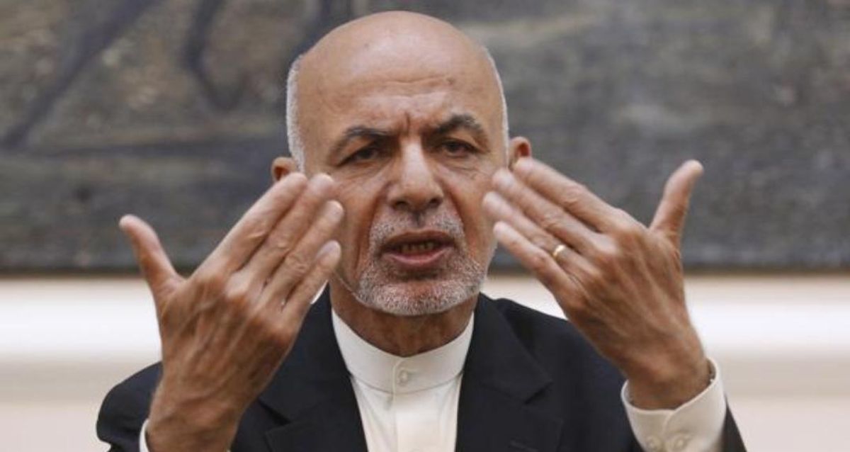 Presidente afgano dice que abandonó el país para “evitar un baño de sangre”
