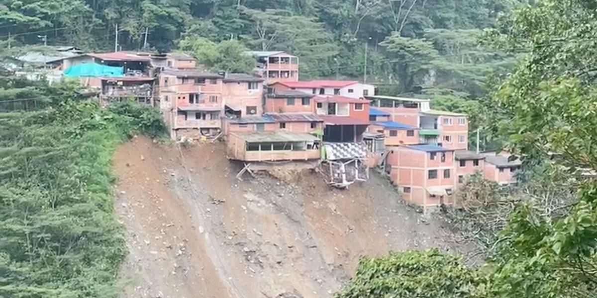 Evacuan familias en Guayabetal afectadas por la emergencia invernal