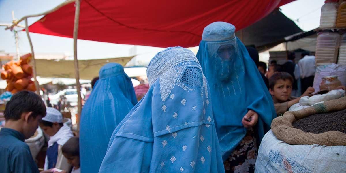 Talibanes mataron a mujer por salir sin burka y negarse a cubrir su pelo