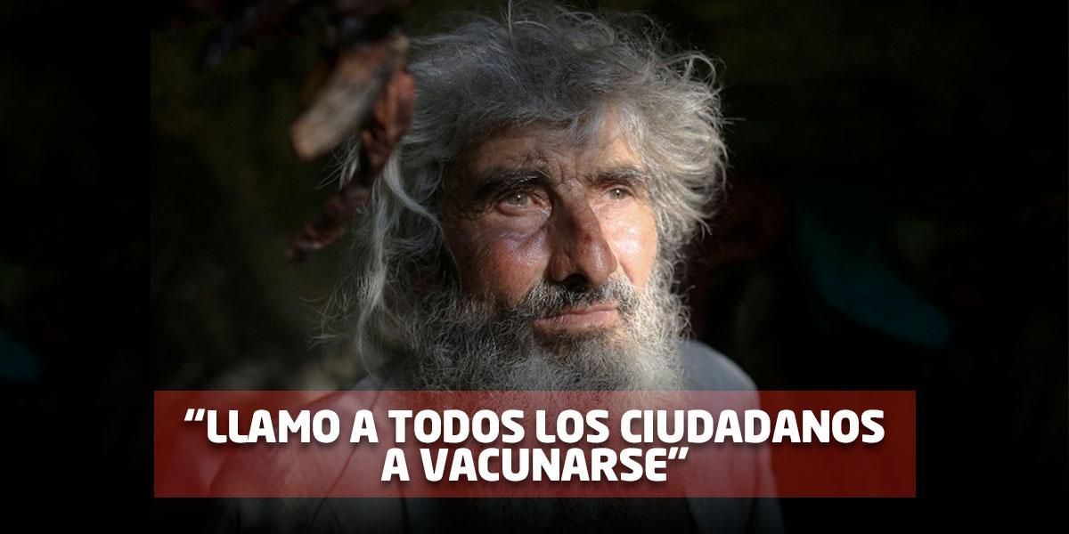 Hombre que ha vivido durante 20 años en una cueva salió para vacunarse contra el COVID-19