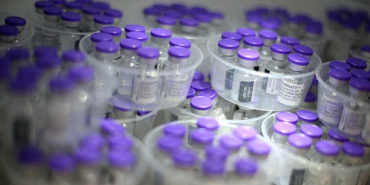 EE. UU. otorga aprobación total a la vacuna de Pfizer contra COVID-19