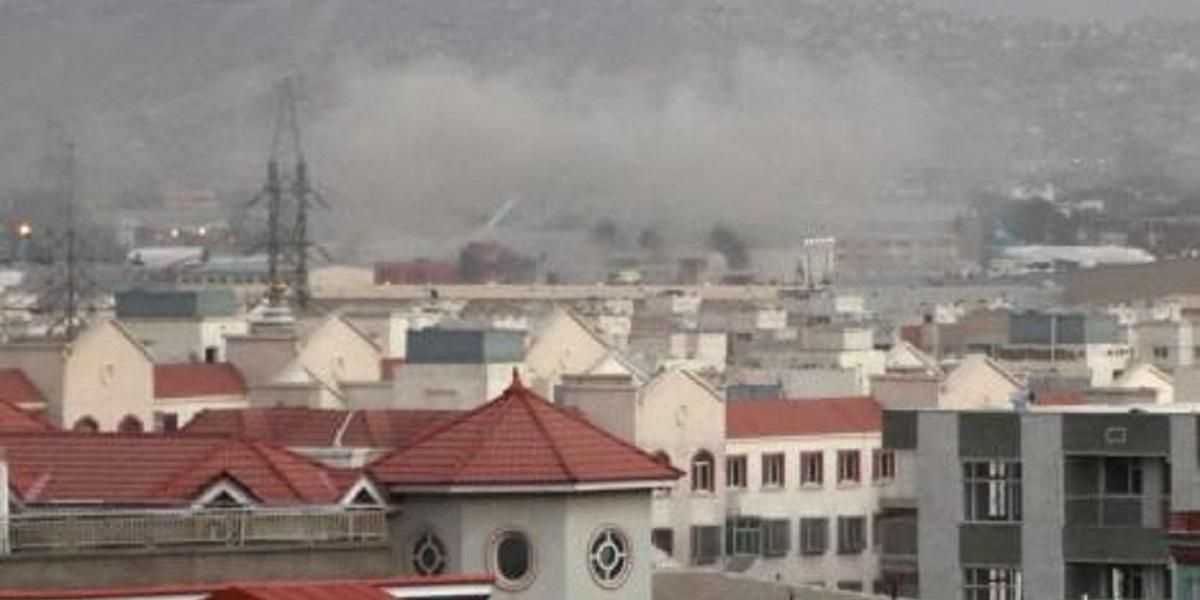 Más de 60 muertos tras doble atentado en el aeropuerto de Kabul, Afganistán