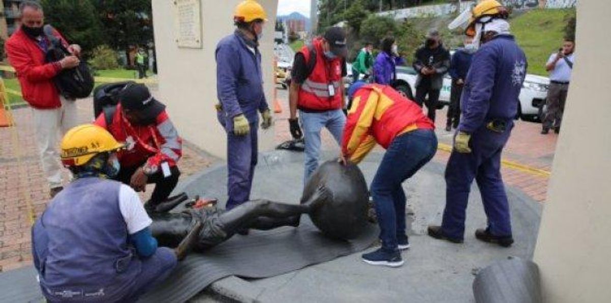 Desmontan monumento de ’21 Ángeles’ tras afectaciones por actos vandálicos