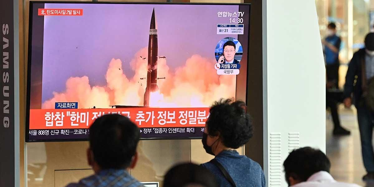 Corea del Norte dispara dos misiles y Seúl responde lanzando otro desde un submarino