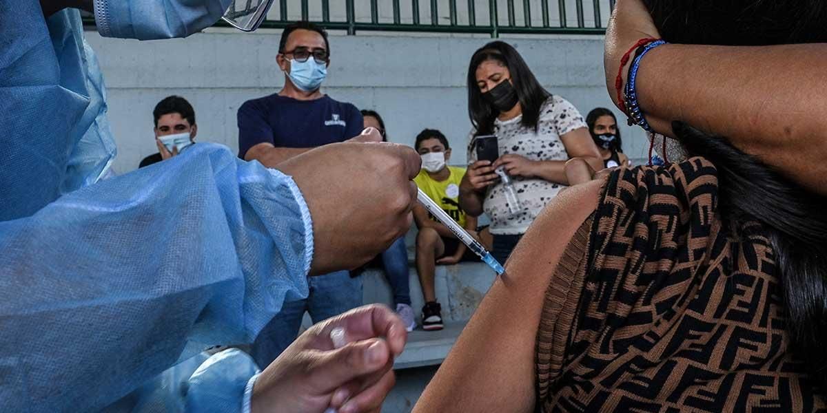 ¿Por qué Colombia está rezagada en vacunación frente a países de la región?