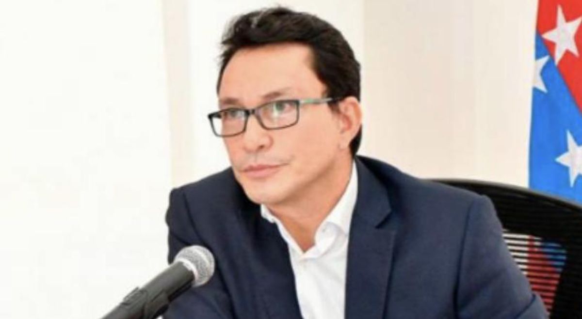 Procuraduría investiga al gobernador Carlos Caicedo por haber salido del país