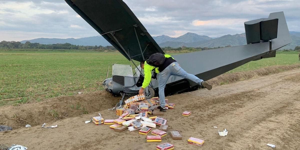 Investigan origen y propietarios de 172 kilos de cocaína encontrados en una avioneta abandonada en el Valle