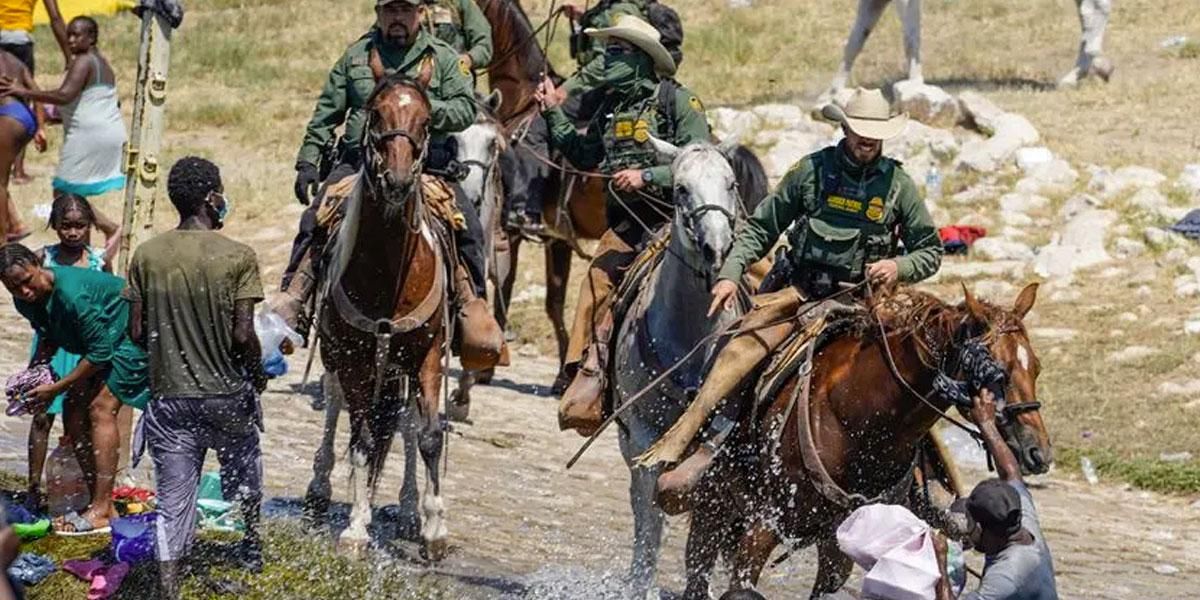 EE. UU. deja de usar caballos para patrullar el cruce de haitianos en la frontera