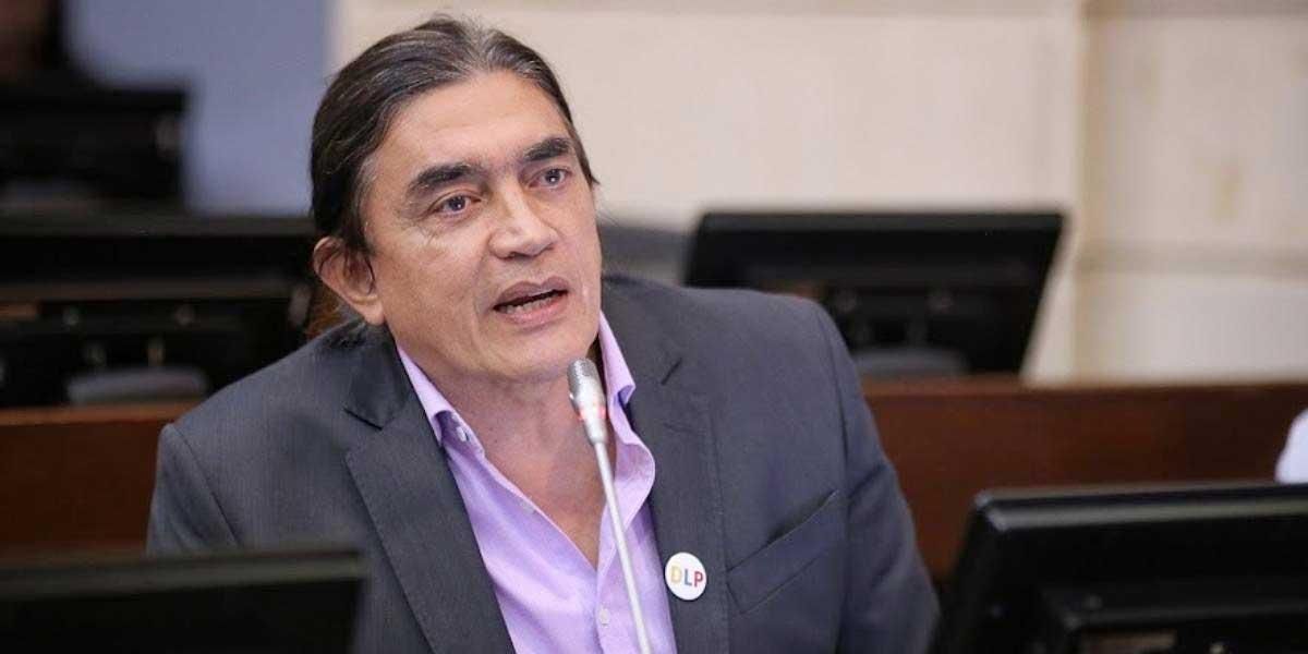 “Están negociando con candidatos a la Contraloría las direcciones regionales de la entidad”: Bolívar