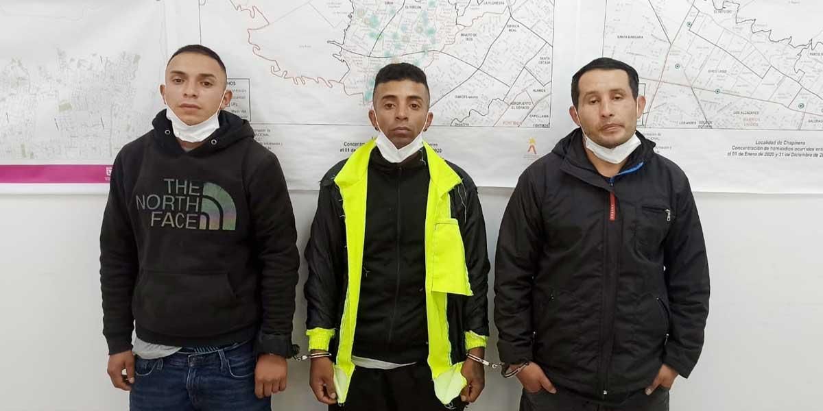 Cárcel para tres hombres que se hacían pasar por policías para hurtar viviendas en Bogotá