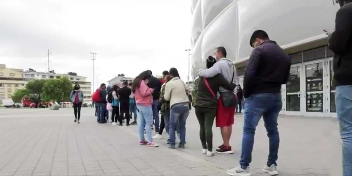 Nuevamente se registraron largas filas en los puntos de vacunación en Bogotá