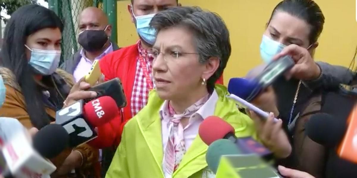 “Tener vivienda de 36m2 no es un lujo, es una obligación”: Claudia López arremete contra MinVivienda
