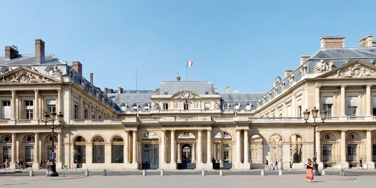 Conmoción en Francia por presunta violación a una soldado en el palacio presidencial