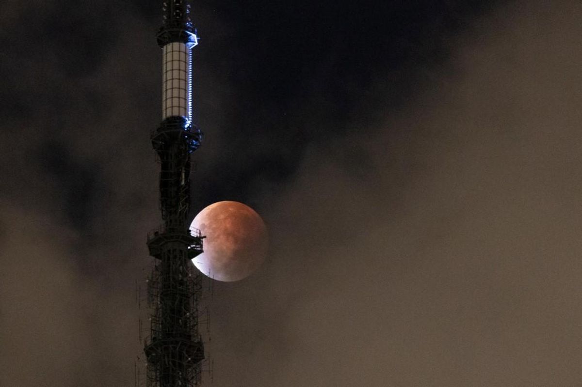 Fotos: así fue el eclipse de Luna más largo del mundo