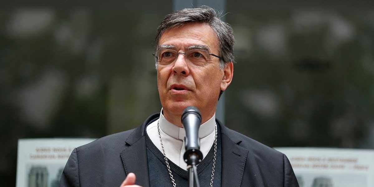 El arzobispo de París renuncia tras revelarse una relación con una mujer