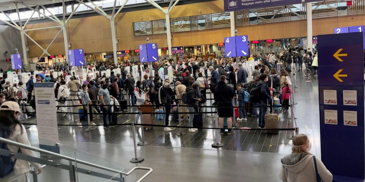Canadá impide entrada de viajeros de siete países de África por nueva variante de COVID-19