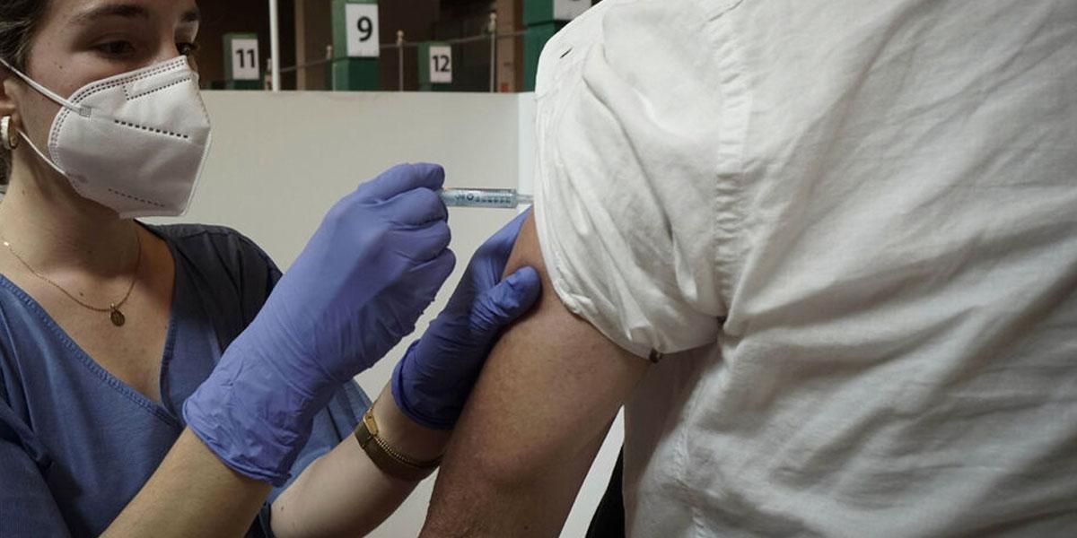 Distrito autoriza vacuna de refuerzo para mayores de 18 años