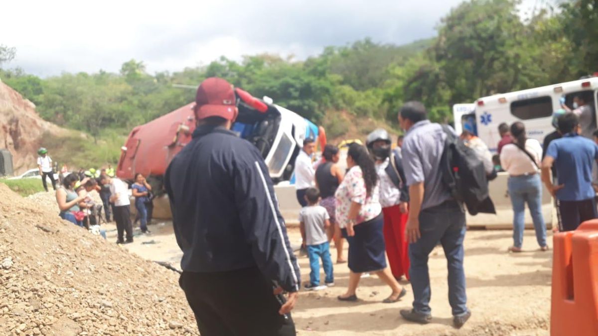 Grave accidente de un bus con 42 pasajeros en la vía Melgar – Girardot